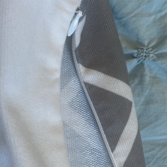 HWY 50 Holiday Snowflake Pillow Cover Shams. 20X20 Set of 4. - Picture 7 of 7